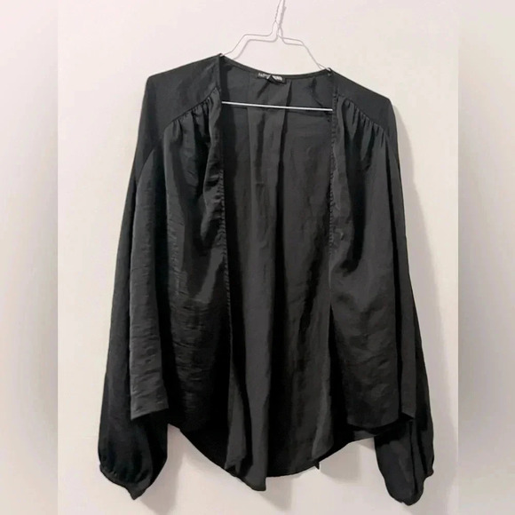 Fashion Nova tie front top - Picture 5 of 6